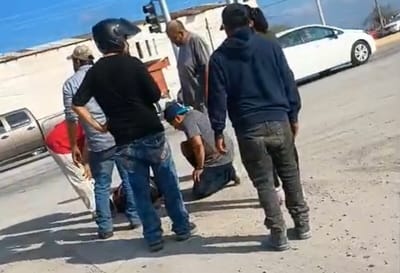 Motociclista resulta gravemente herido en acceso a la colonia Praderas  Un motociclista terminó con lesiones de gravedad luego de ser impactado por un