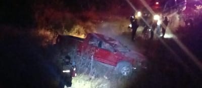 Cae al fondo de los puentes Cuates en Castaños