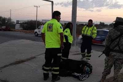 Localizan a indigente armado y tirado frente al batallón militar en Frontera
