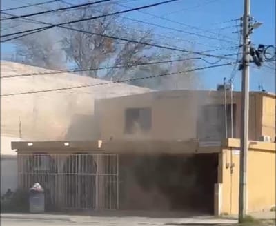 Incendio en vivienda de López Huitrón moviliza a Bomberos Sabinas