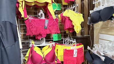 Ropa interior de la suerte invade Monclova en Año Nuevo