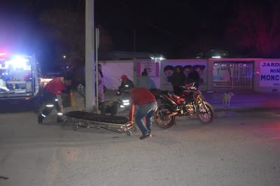 Motociclista menor de edad provoca choque al ignorar alto en la colonia San José