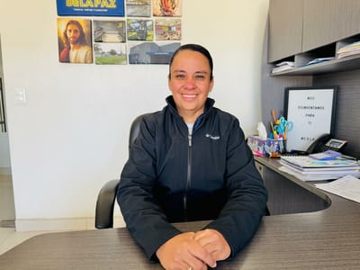 Padres participan activamente en jornada académica del Colegio de la Paz