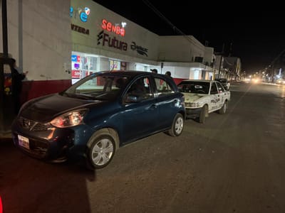 Choque por maniobra en reversa frente a la Central de Autobuses de Monclova 