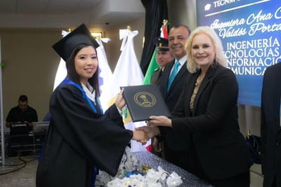 Laura Jiménez apadrina generación 2026 de ingenieros en Múzquiz