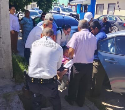 Cae mujer en registro dañado y termina con fractura en Monclova