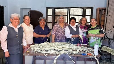Tejen fe y tradición para el Domingo de Ramos
