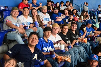 La verdadera fiesta: la afición roba cámara en inauguración de la LMB en Monclova
