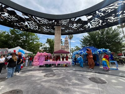 Estudiantes de enfermería llevan feria de salud a la plaza principal de Monclova