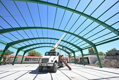 Supervisan avances de nuevo arco-techo en la Escuela Normal de Monclova