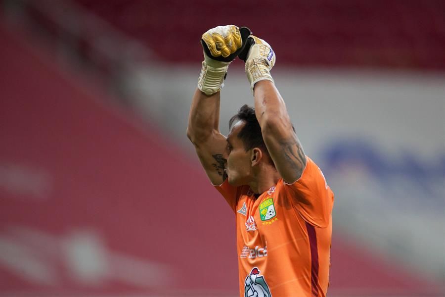 Acciones del duelo entre Chivas y el León
