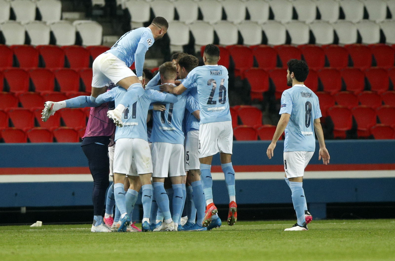 Manchester City remonta y supera 2-1 al PSG en ida de semifinales de Champions League