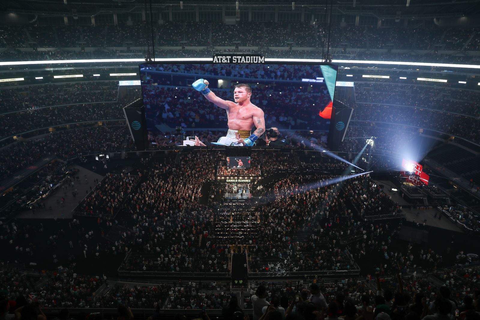 "Canelo" Álvarez contra Saunders Bate