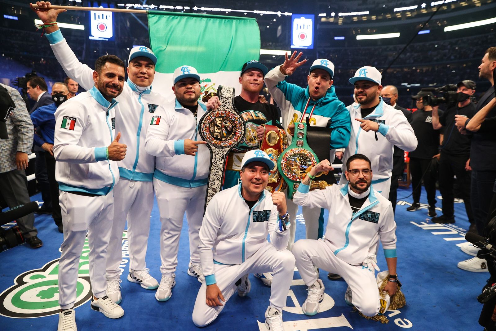 "Canelo" Álvarez contra Saunders Bate