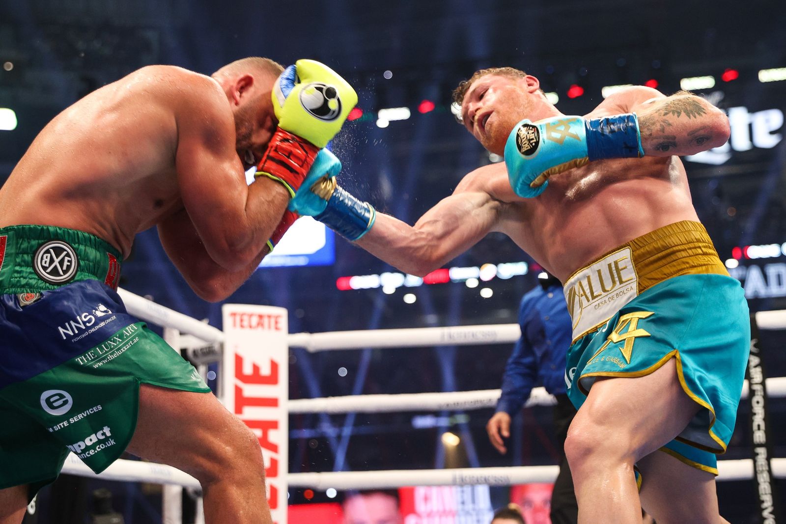 "Canelo" Álvarez contra Saunders Bate