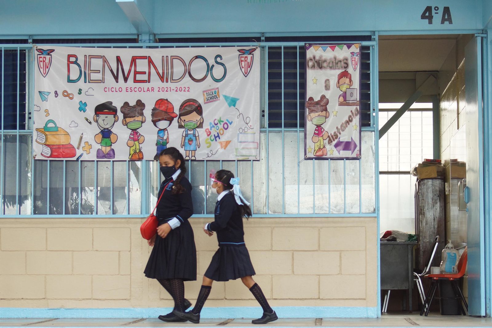 Millones de estudiantes mexicanos regresan a las aulas en plena tercera ola de COVID-19