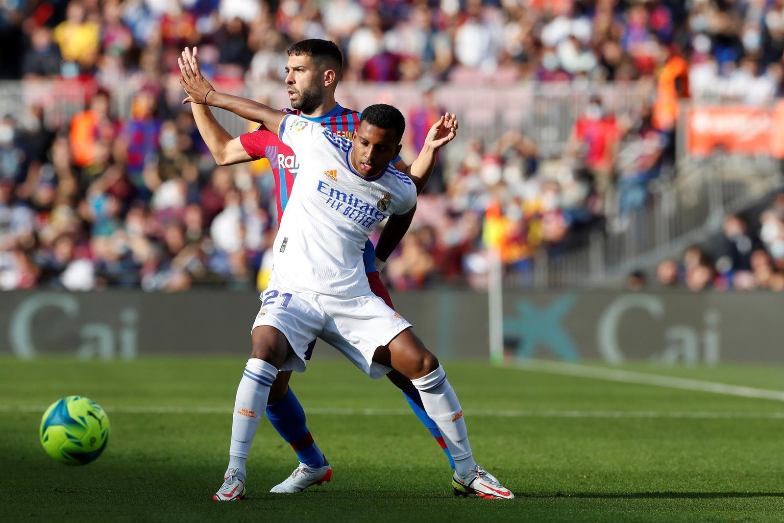 El Real Madrid se lleva el Clásico Español en el Camp Nou con goles de Alaba y Lucas Vázquez