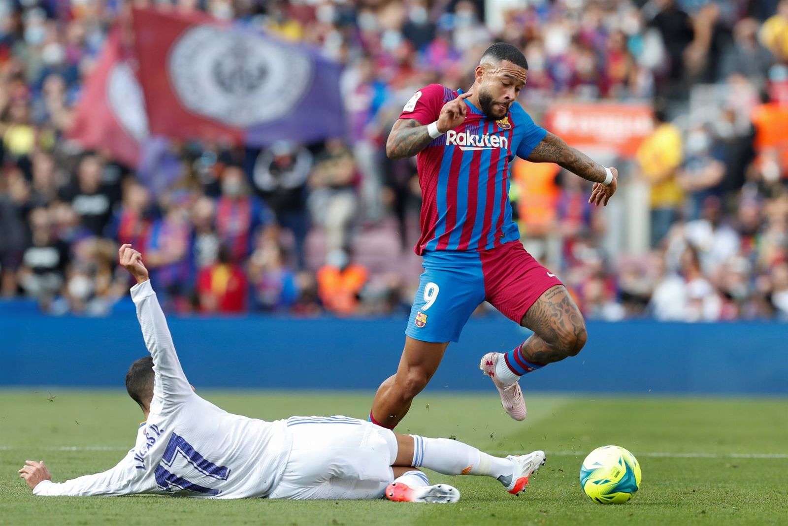 El Real Madrid se lleva el Clásico Español en el Camp Nou con goles de Alaba y Lucas Vázquez