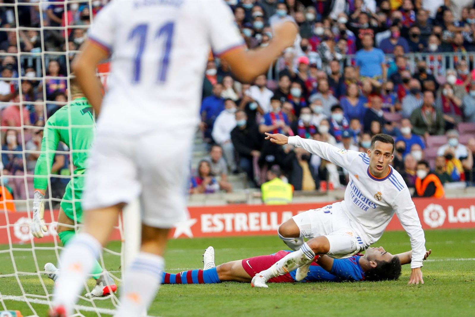 El Real Madrid se lleva el Clásico Español en el Camp Nou con goles de Alaba y Lucas Vázquez