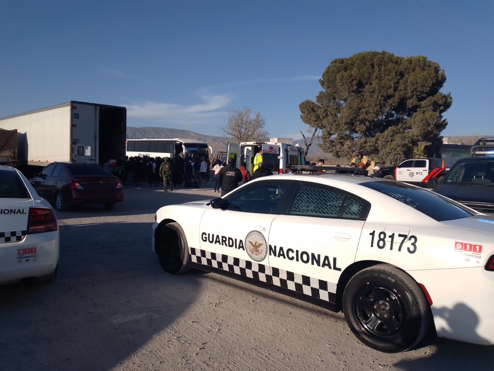 Otros 82 migrantes son abandonados en tráiler ahora en Castaños