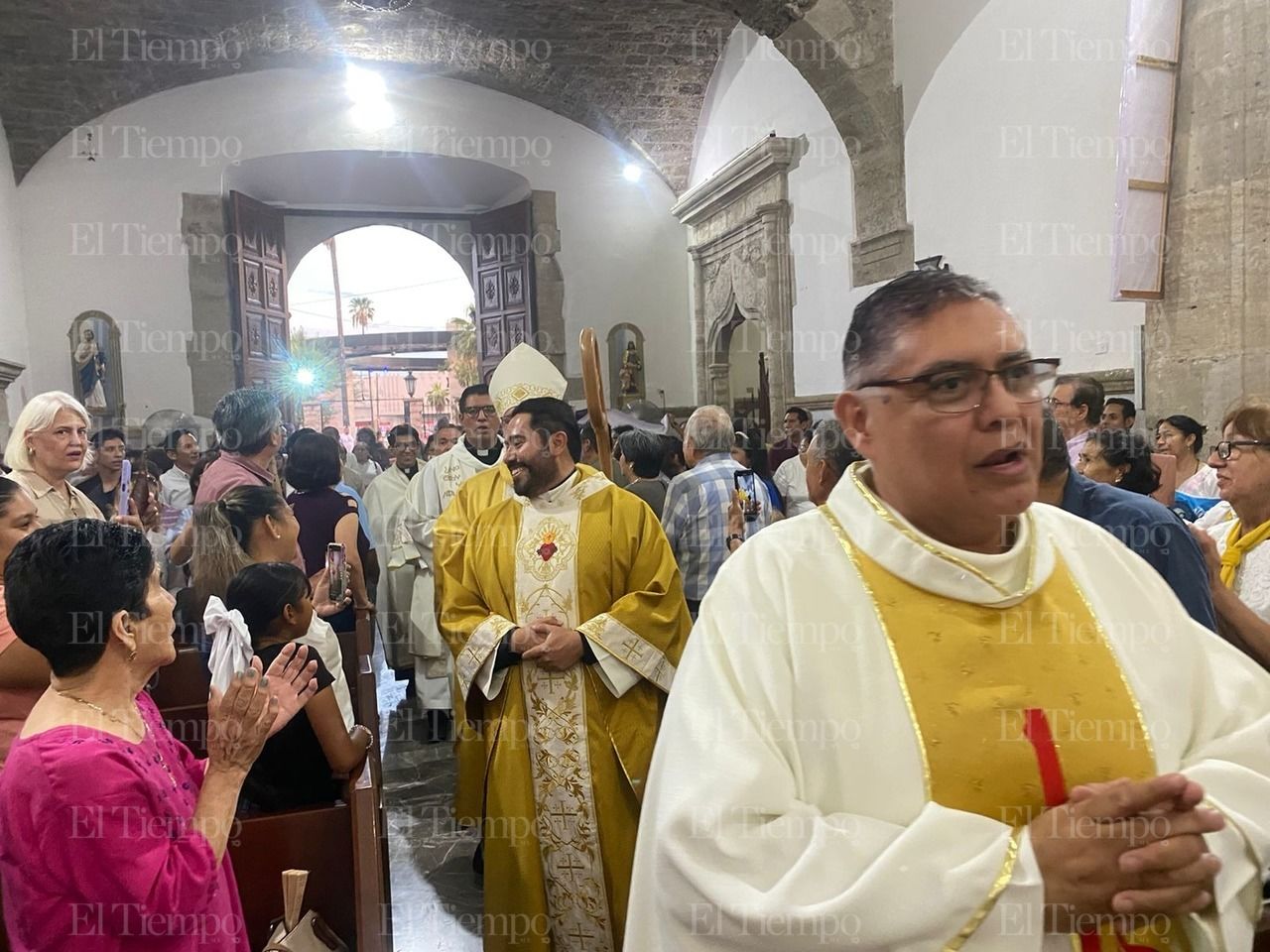 Nestor Martínez es nombrado párroco de la Santiago Apóstol 