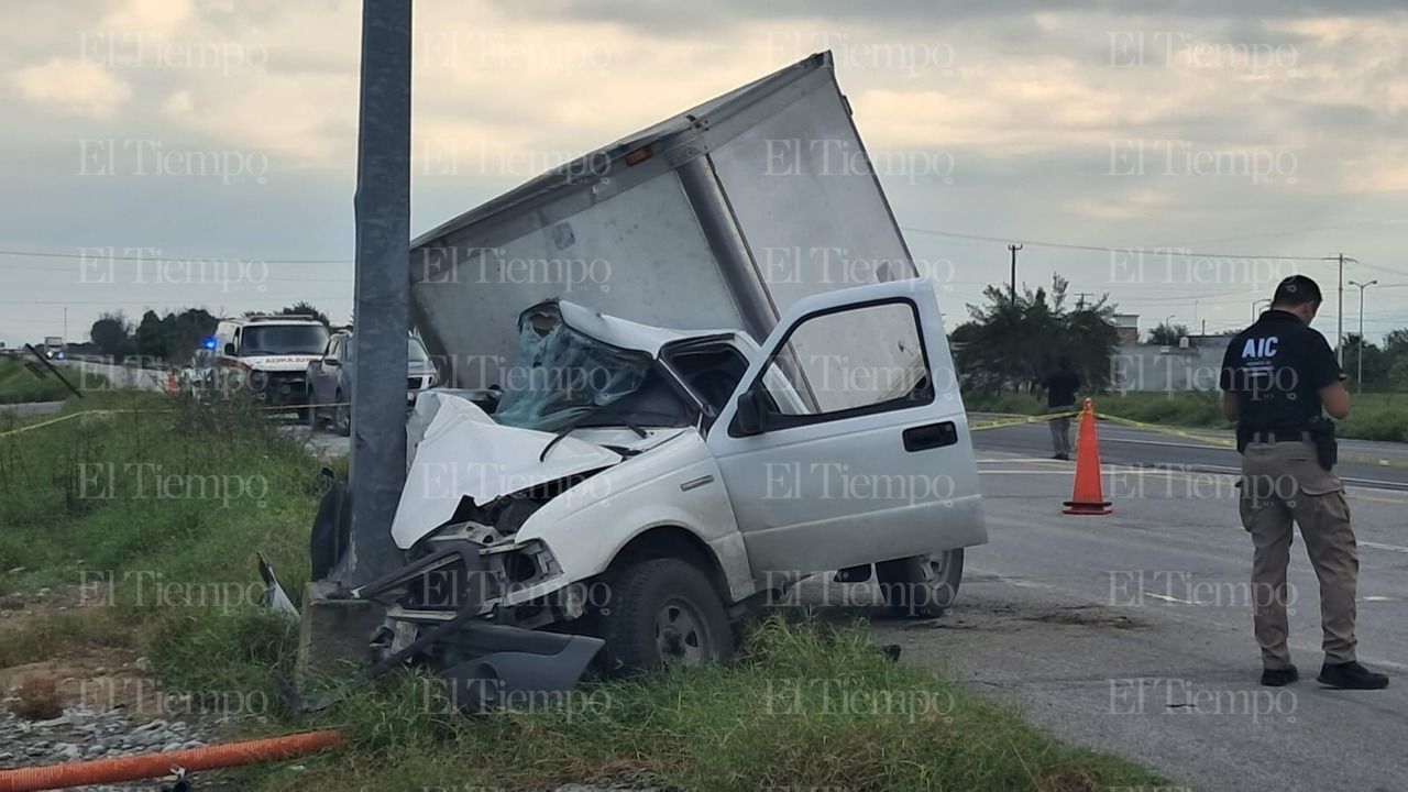 Copiloto pierde la vida al quedar prensado tras chocar contra una nomenclatura