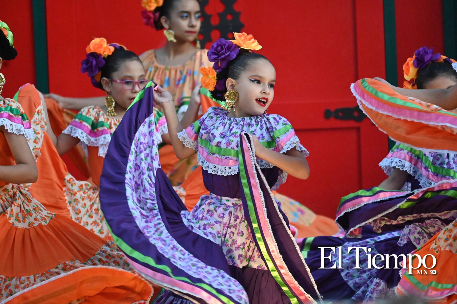 Magia navideña en la Villa Coahuila: Danza y cultura en el corazón de la ciudad