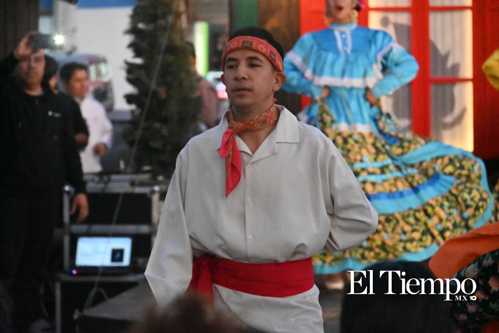 Magia navideña en la Villa Coahuila: Danza y cultura en el corazón de la ciudad