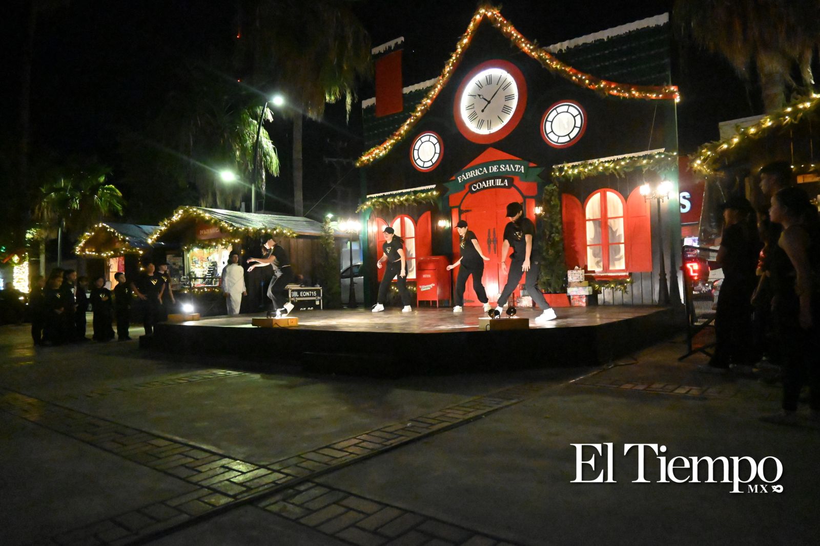 Magia navideña en la Villa Coahuila: Danza y cultura en el corazón de la ciudad