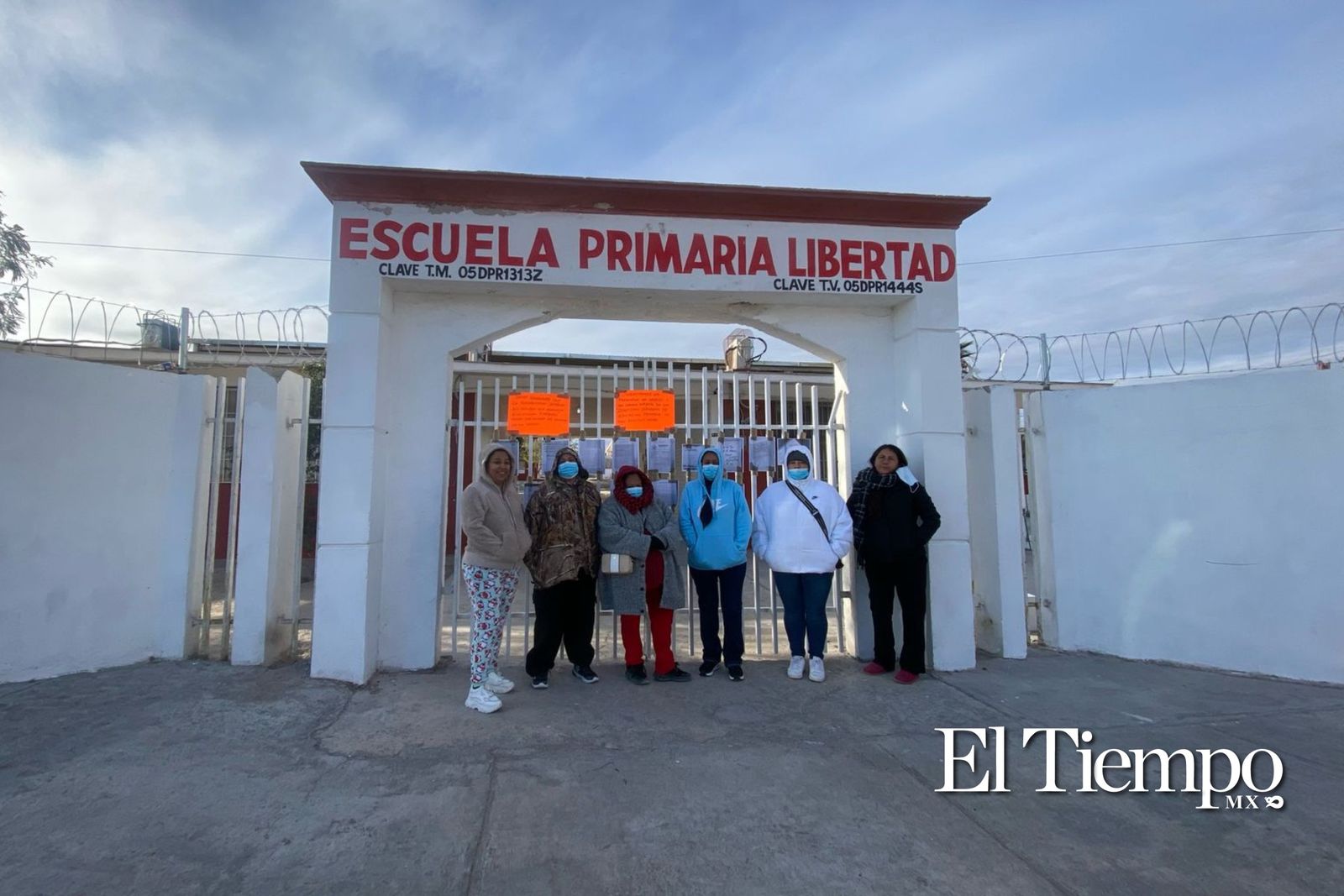 Toman escuela Libertad por acusación de presunta malversación de fondos contra subdirectora, Susana ‘N’