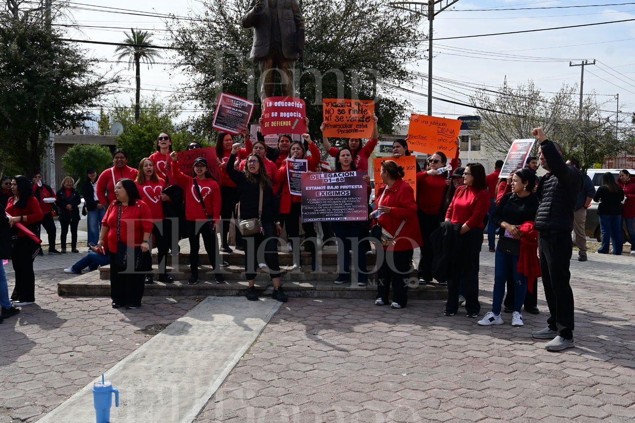 Manifestación y Marcha de docentes contra la ley del ISSSTE