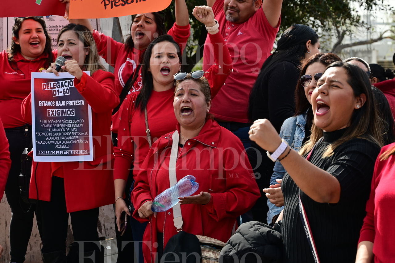 Manifestación y Marcha de docentes contra la ley del ISSSTE