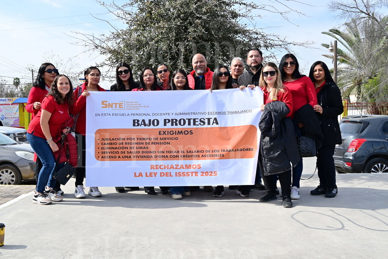 Manifestación y Marcha de docentes contra la ley del ISSSTE