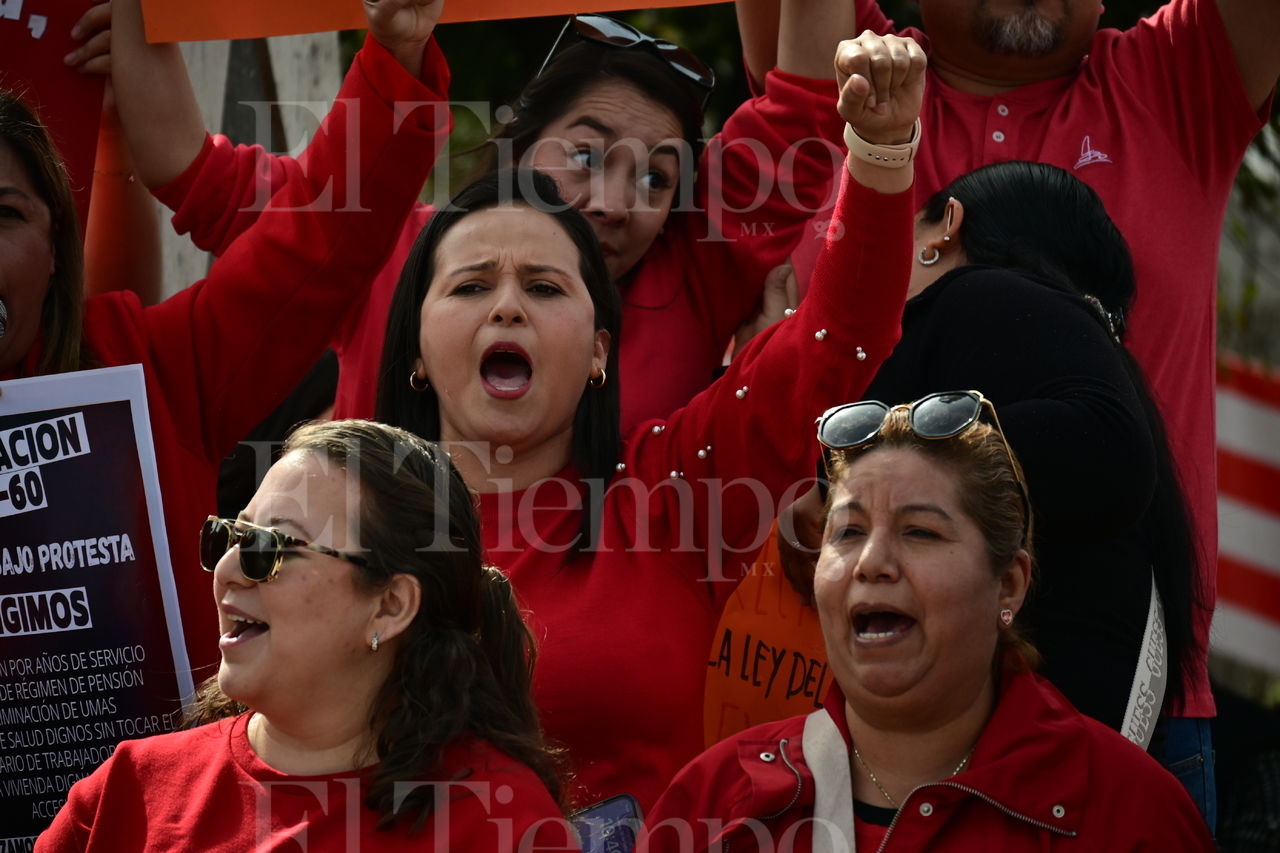 Manifestación y Marcha de docentes contra la ley del ISSSTE