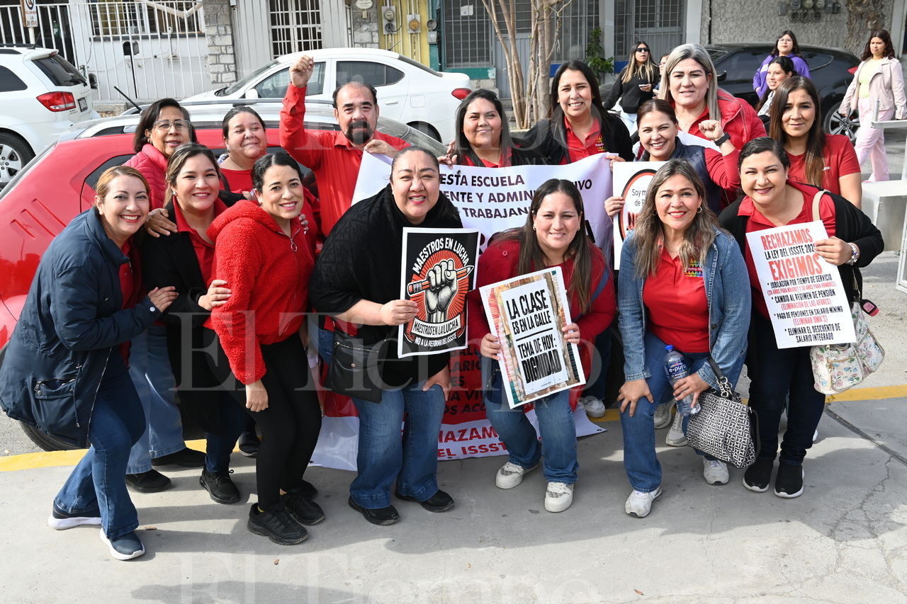 Manifestación y Marcha de docentes contra la ley del ISSSTE