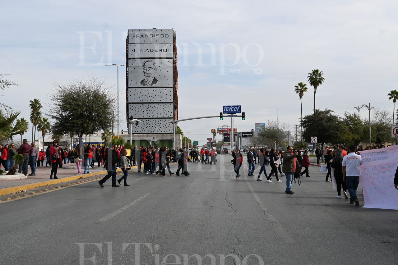 Manifestación y Marcha de docentes contra la ley del ISSSTE