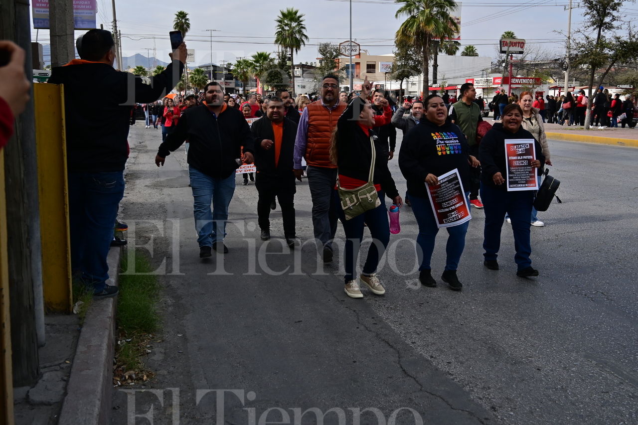Manifestación y Marcha de docentes contra la ley del ISSSTE