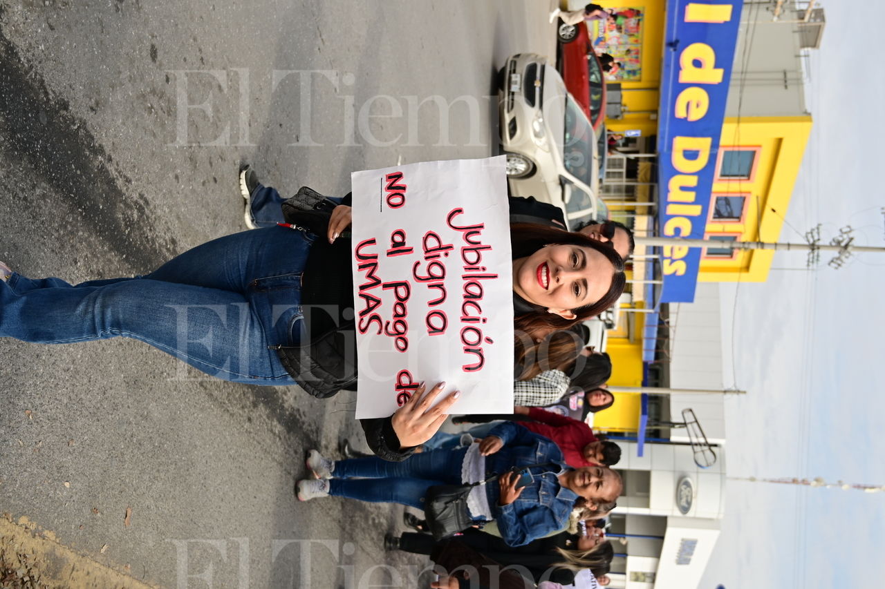 Manifestación y Marcha de docentes contra la ley del ISSSTE