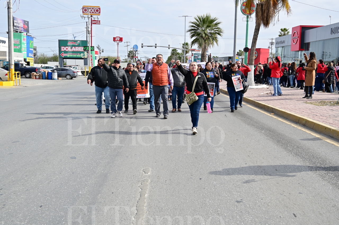 Manifestación y Marcha de docentes contra la ley del ISSSTE