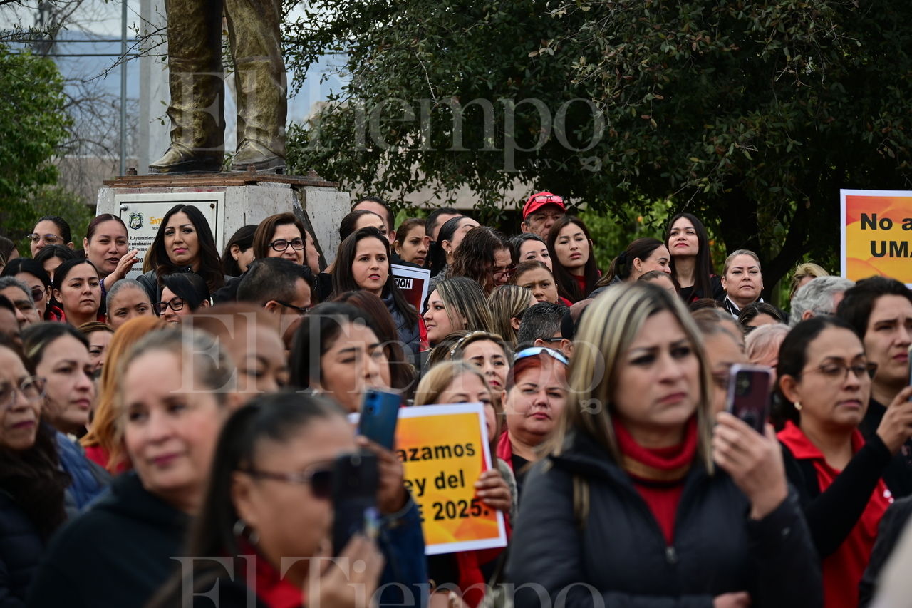 Manifestación y Marcha de docentes contra la ley del ISSSTE