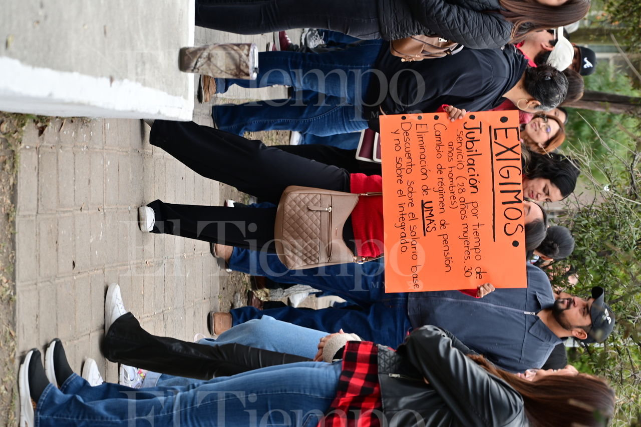 Manifestación y Marcha de docentes contra la ley del ISSSTE