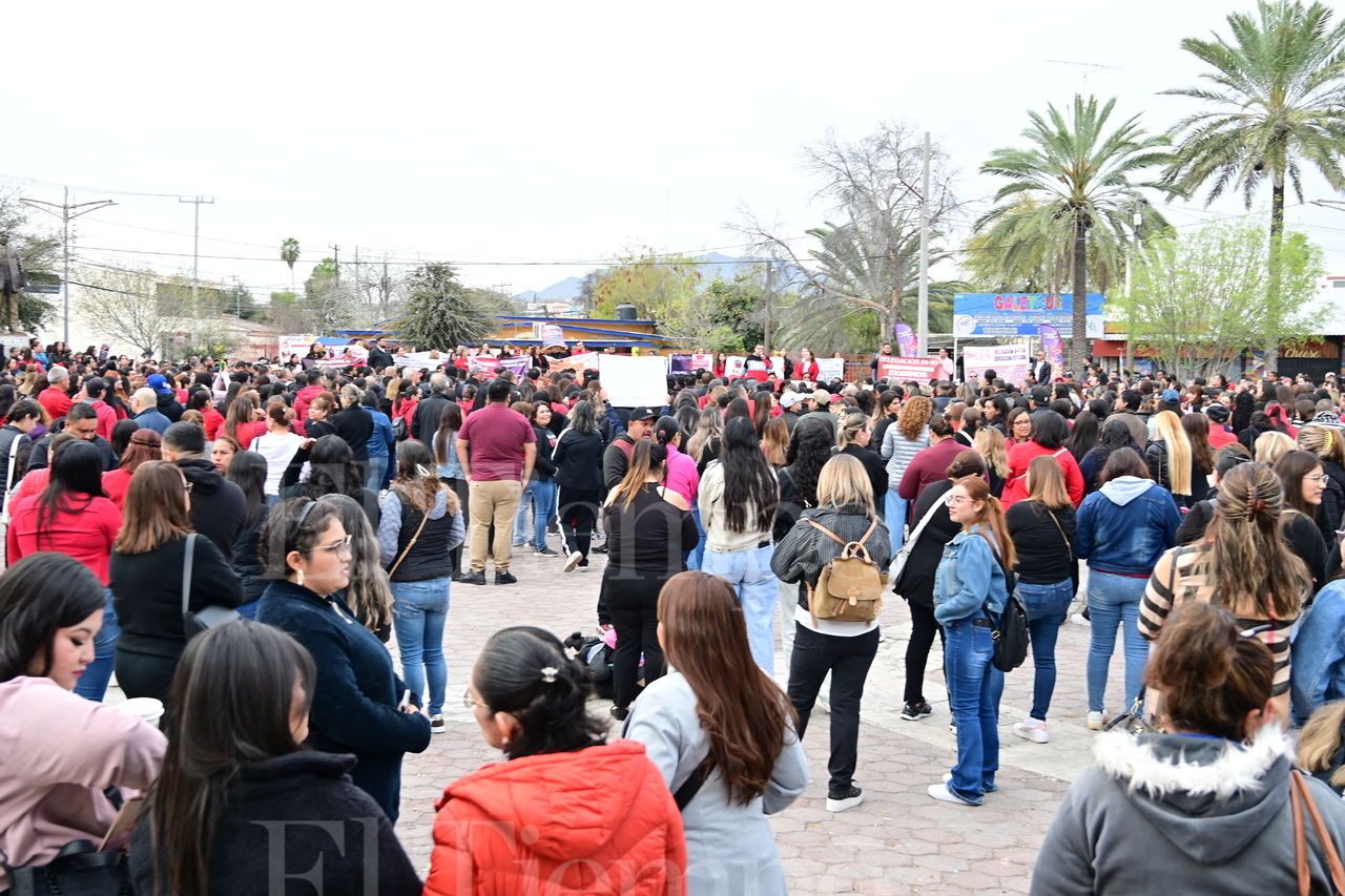 Manifestación y Marcha de docentes contra la ley del ISSSTE