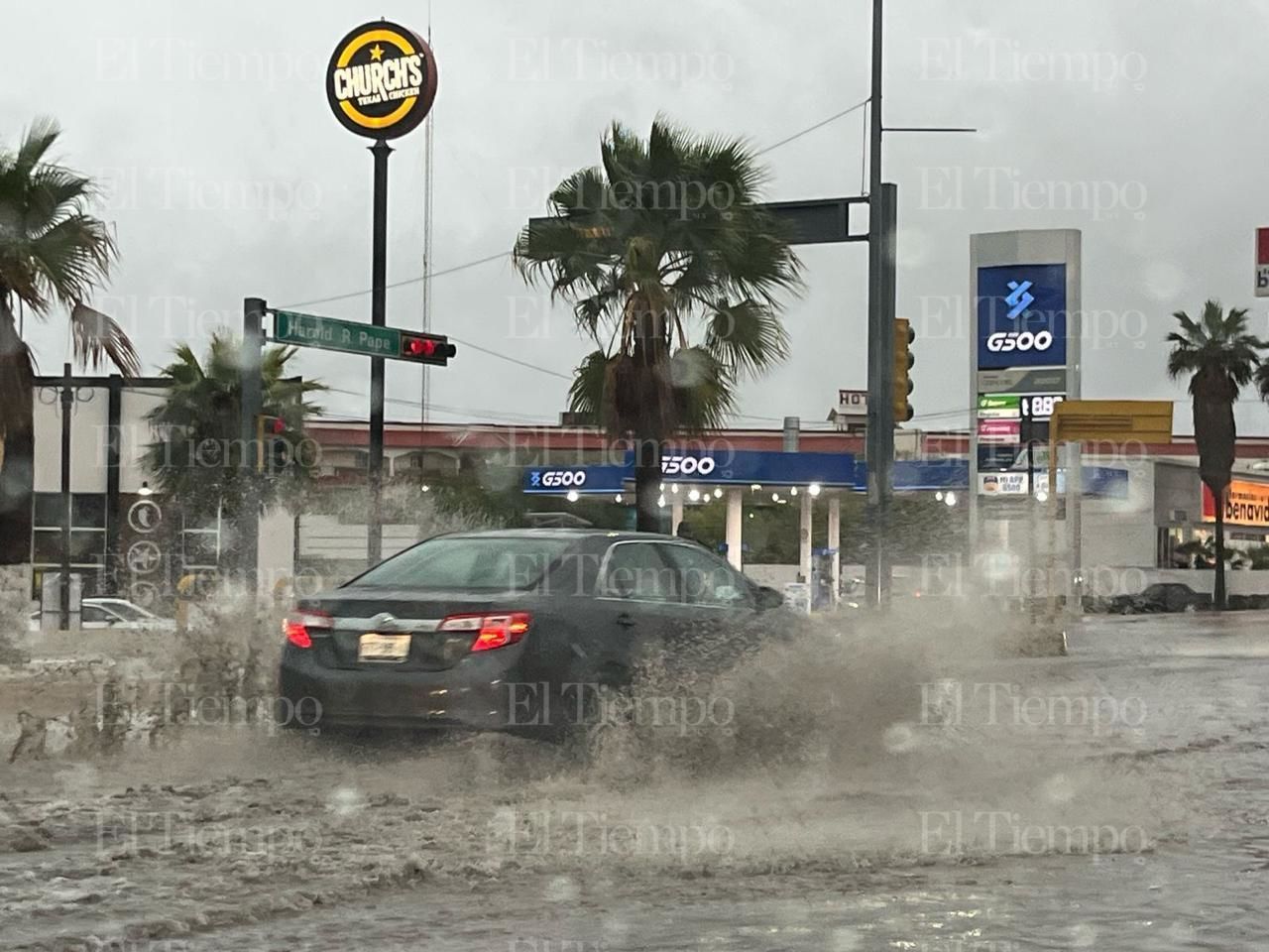 Las calles de Monclova inundadas por la lluvia. 