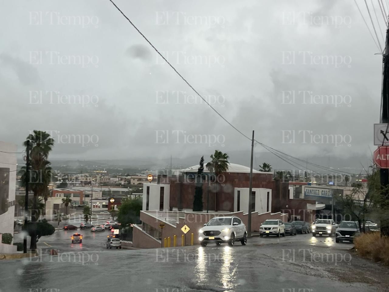 Las calles de Monclova inundadas por la lluvia. 