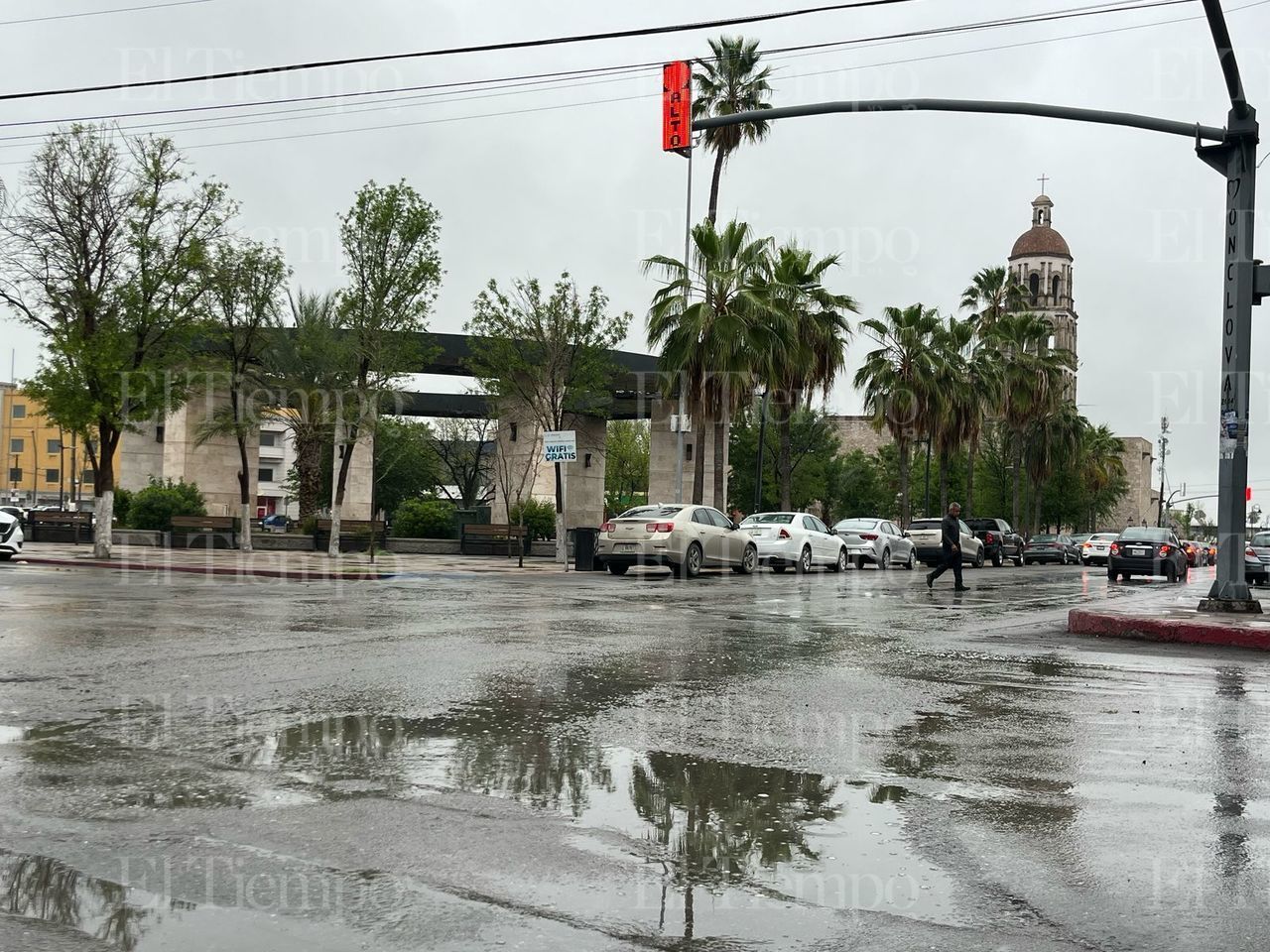 Las calles de Monclova inundadas por la lluvia. 