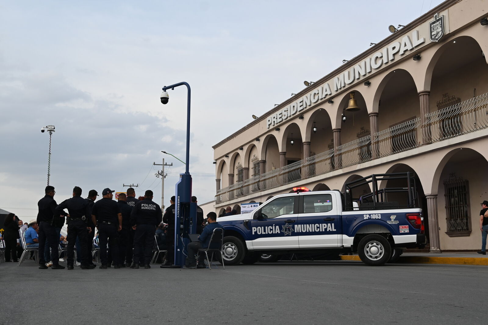 Entrega de unidades patrulla y video camaras de vigilancia 