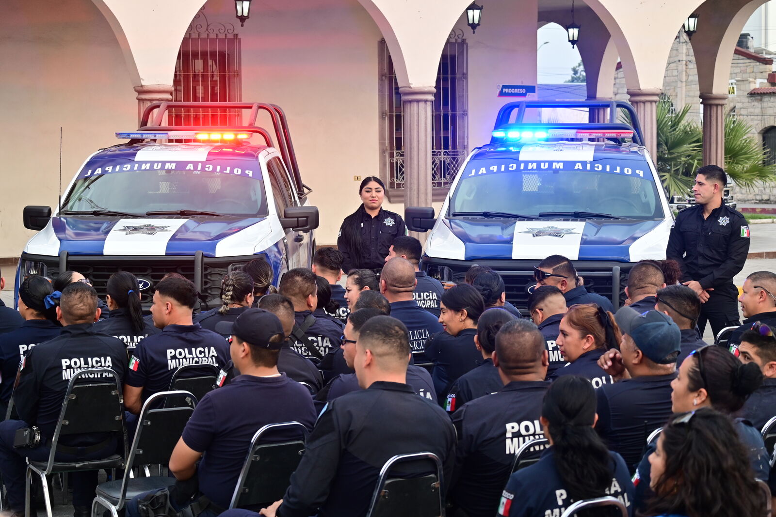 Entrega de unidades patrulla y video camaras de vigilancia 