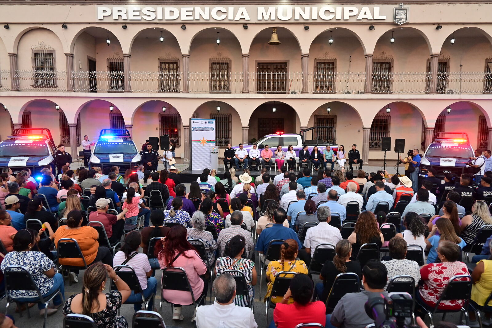 Entrega de unidades patrulla y video camaras de vigilancia 