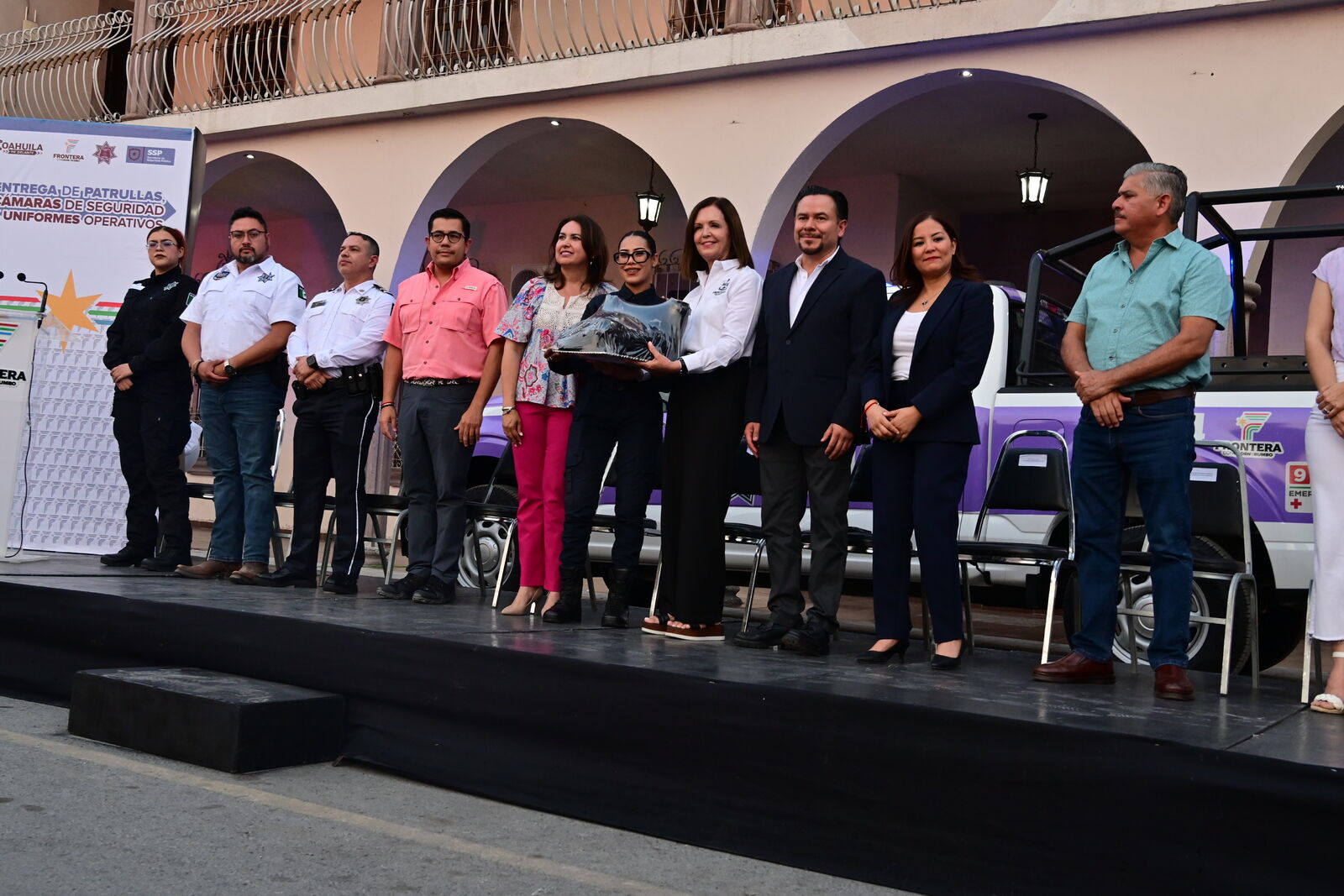 Entrega de unidades patrulla y video camaras de vigilancia 