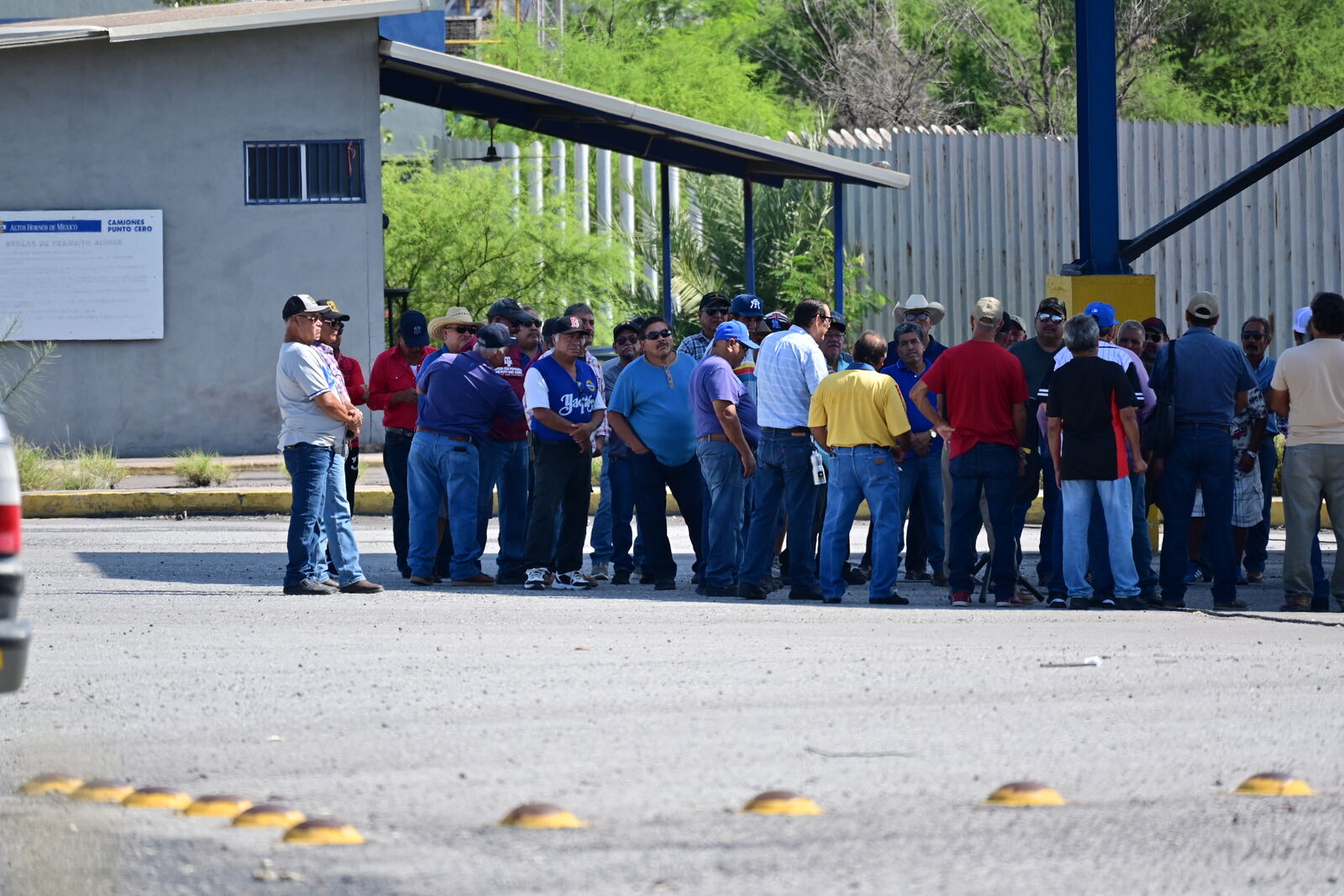 Se reúnen Obreros de  AHMSA